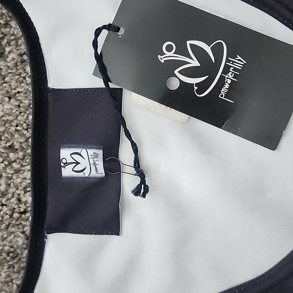 NWT Waterlily designs workout crop top black/white w/feather design size medium - Picture 3 of 6